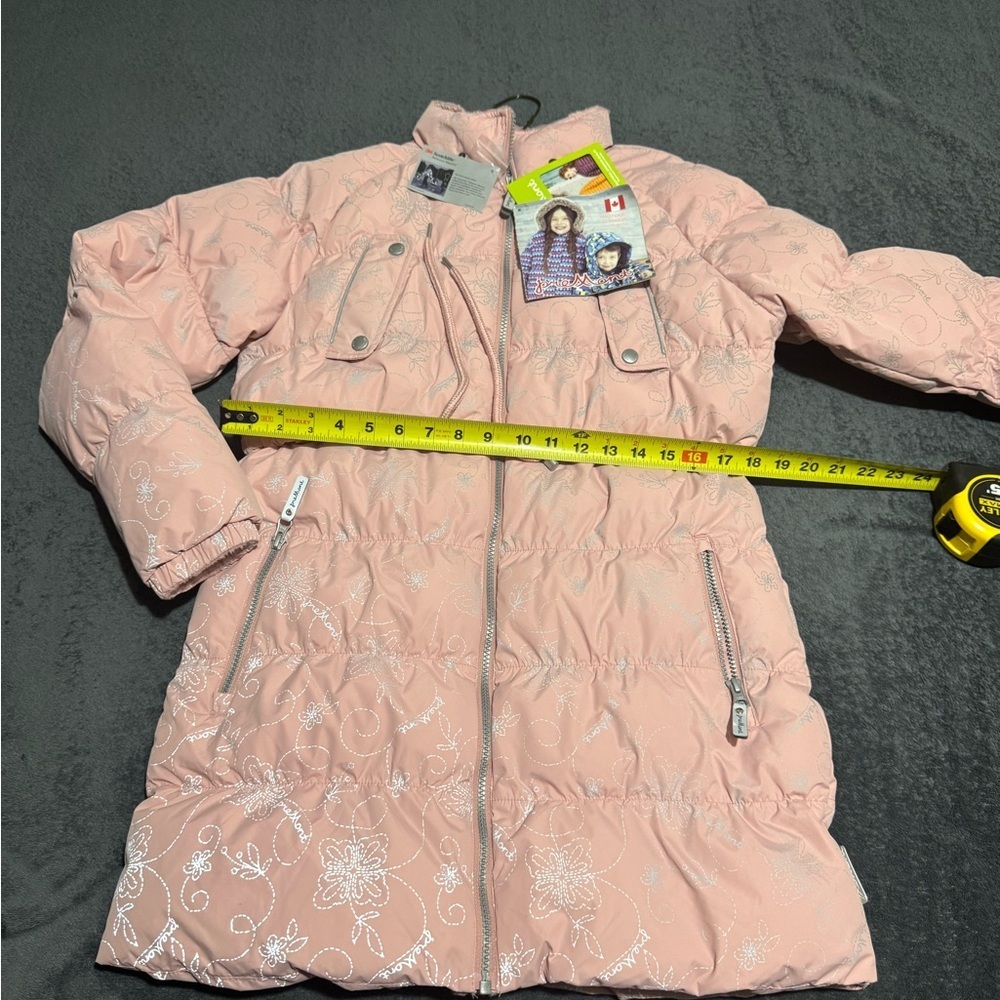 Pink Kids Puffer Jacket
Tradicional Canadian quality 💕 - Picture 6 of 11